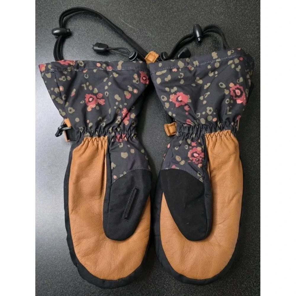 Dakine new women